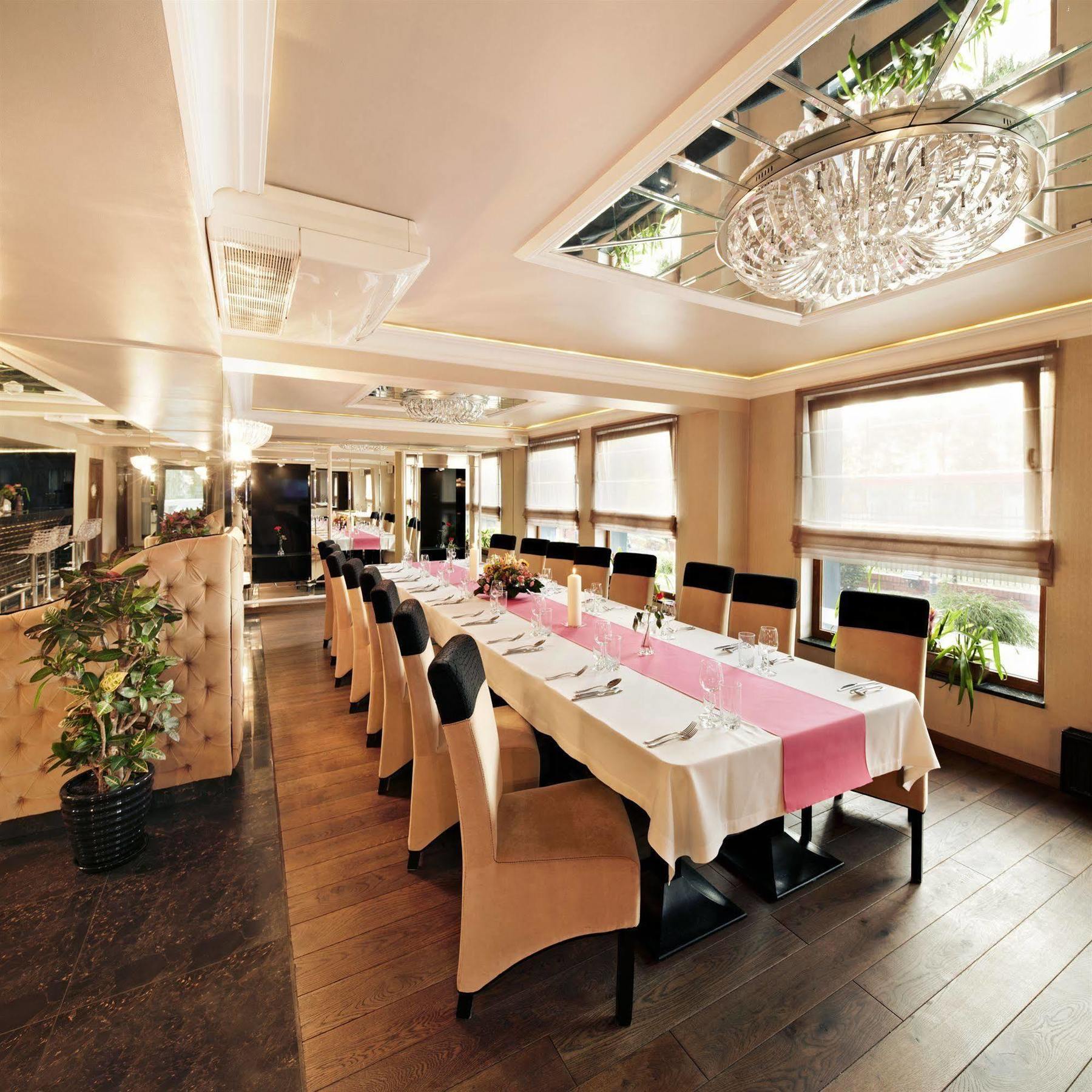 M Hotel Sosnowiec Luaran gambar