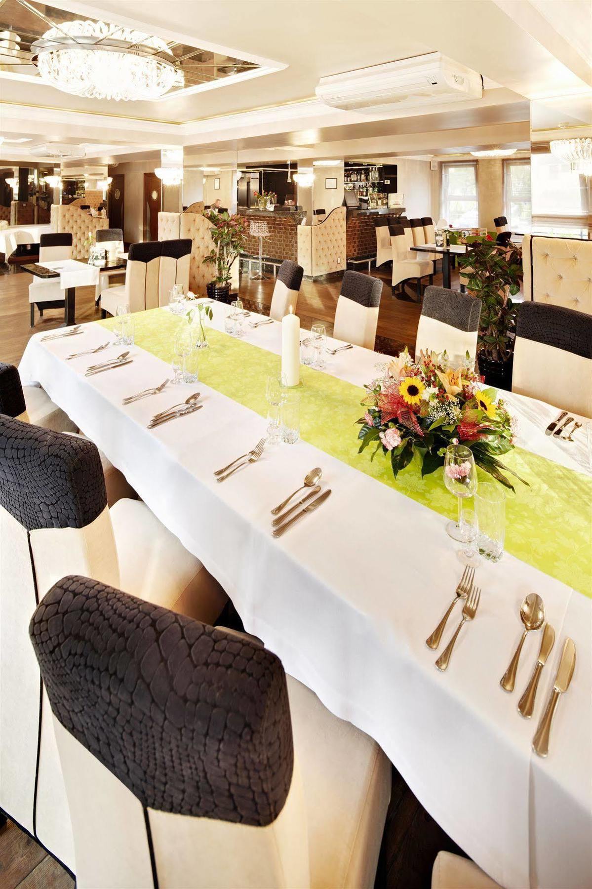 M Hotel Sosnowiec Luaran gambar